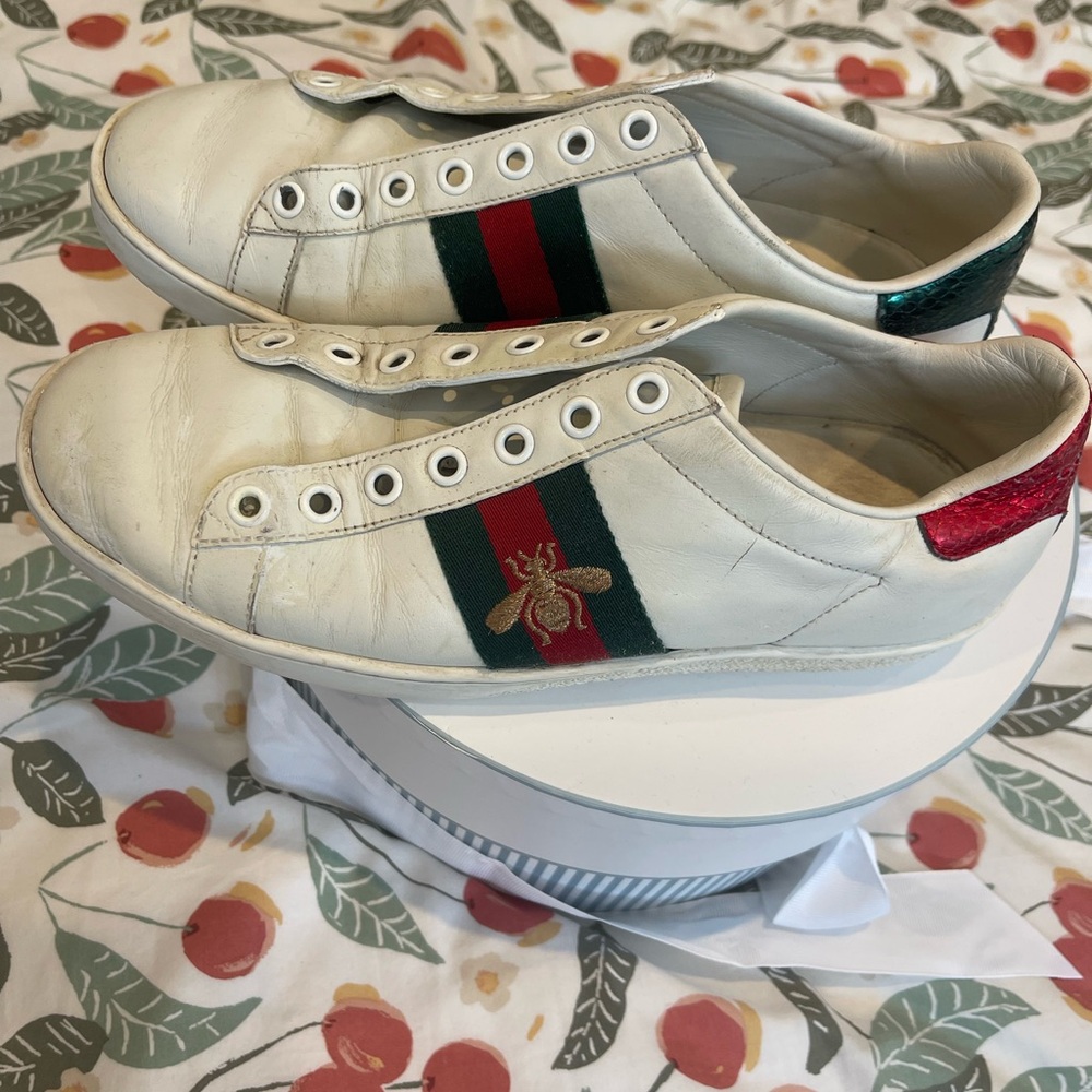 Gucci White Sneakers with Green and Red Stripes - Picture 4 of 6